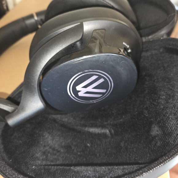 HEAVYS Black Headphones - Picture 4 of 5